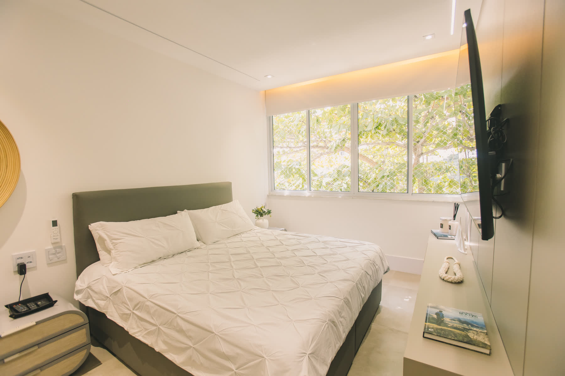 Bedroom 2 - Suite — 1 King Bed