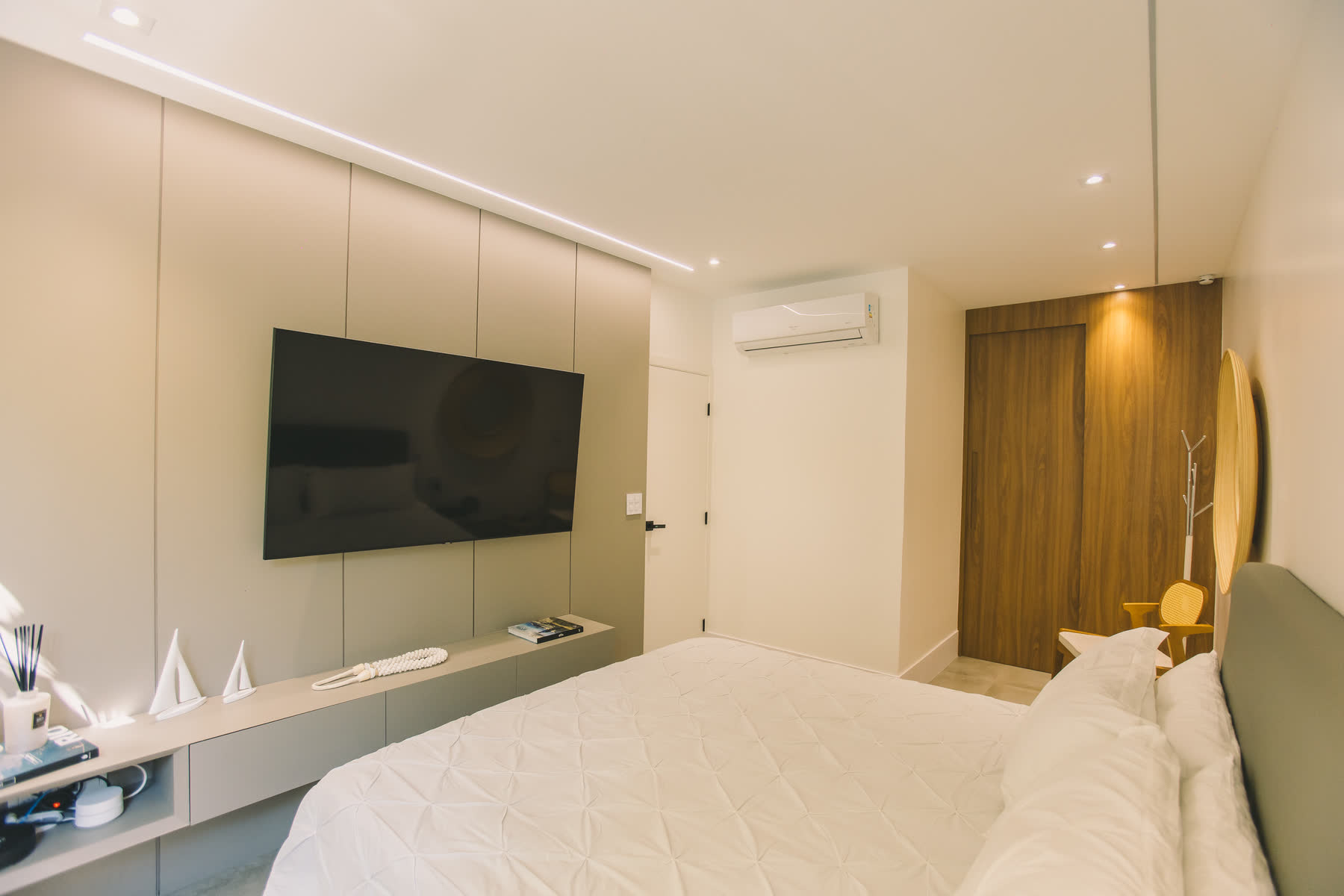 Bedroom 2 - Suite — 1 King Bed