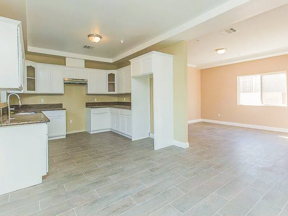 229 E 84th St · Los Angeles